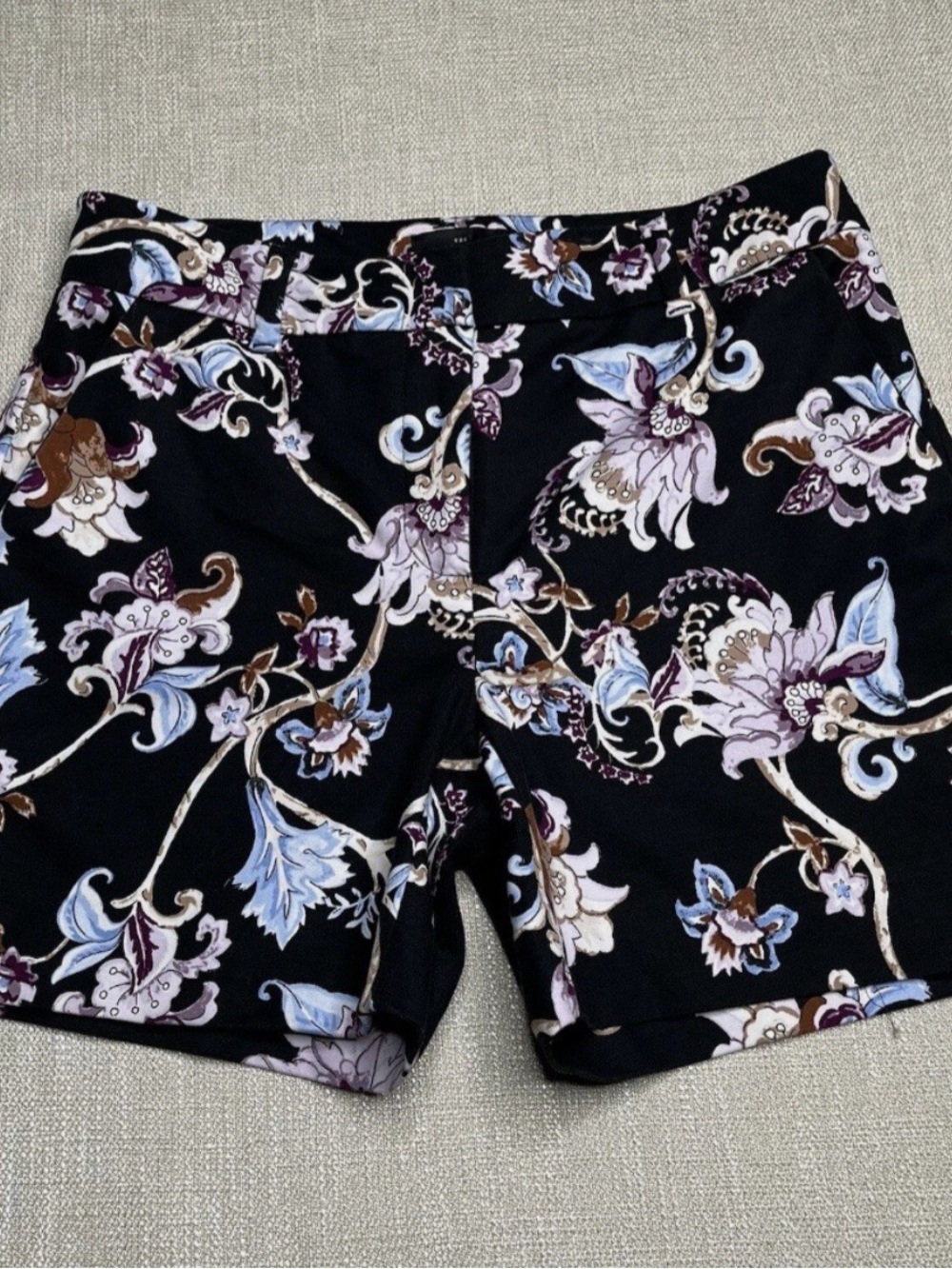 White House Black Market Womens The 5" Short Size 00 Black Floral Low Rise EC
